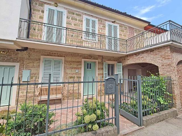 Villa in vendita a Camagna Monferrato AL