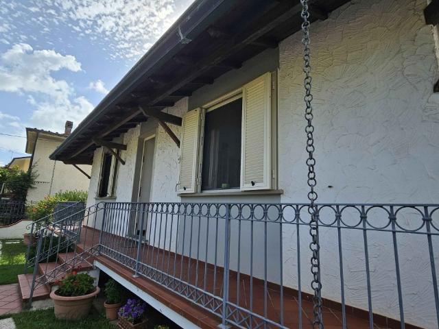 VILLA in VENDITA a CAMAIORE Lido Di Camaiore di 5 vani