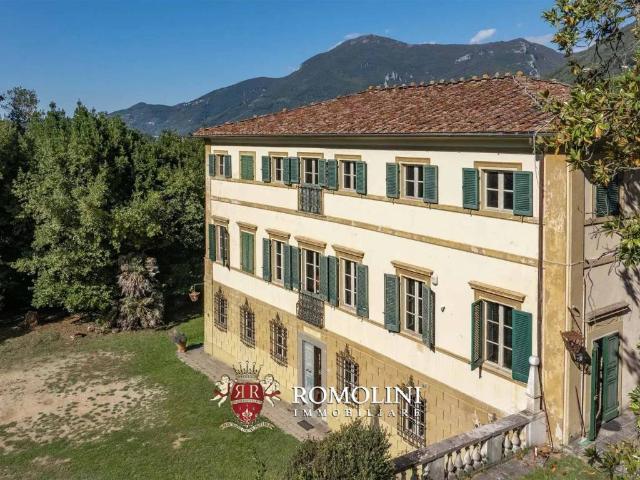 Villa in vendita a Camaiore LU
