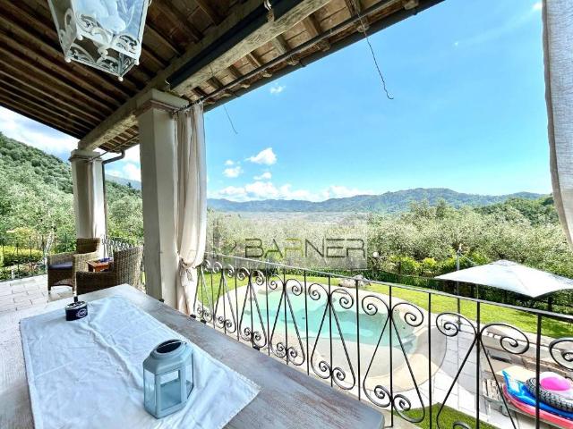 Villa in vendita a Camaiore LU