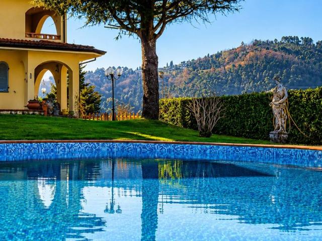 Villa in vendita a Camaiore LU