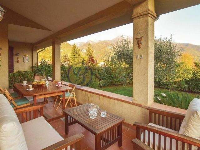 Villa in vendita a Camaiore LU