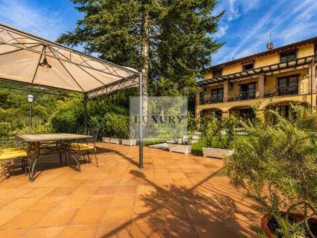 Villa in vendita a Camaiore LU