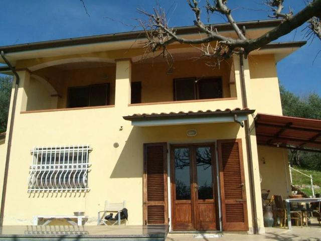 Villa in vendita a Camaiore LU
