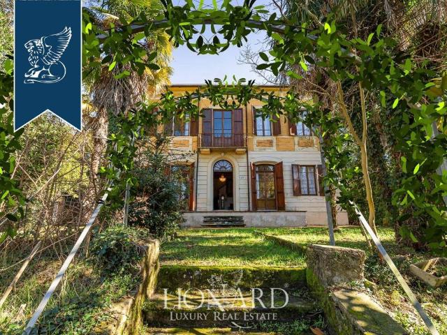 Villa in vendita a Camaiore LU