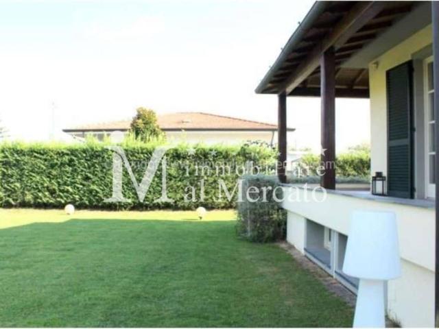 Villa in vendita a Camaiore LU