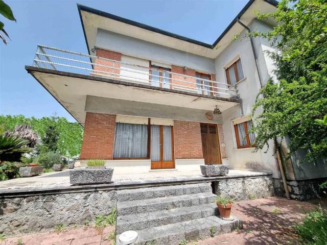 Villa in vendita a Camaiore LU