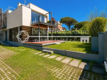 Villa in vendita a Camaiore LU