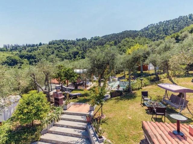 Villa in vendita a Camaiore LU