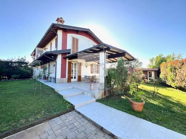 Villa in vendita a Camaiore LU