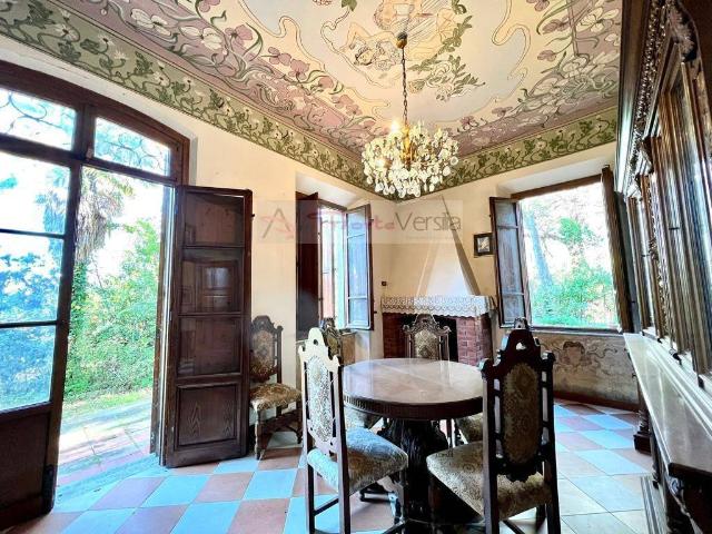 Villa in vendita a Camaiore LU