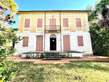 Villa in vendita a Camaiore LU