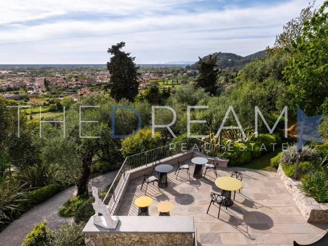 Villa in vendita a Camaiore LU