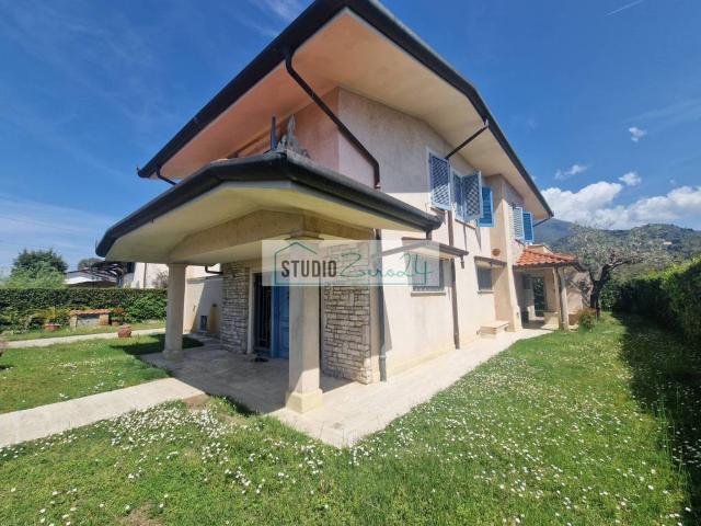 Villa in vendita a Camaiore LU