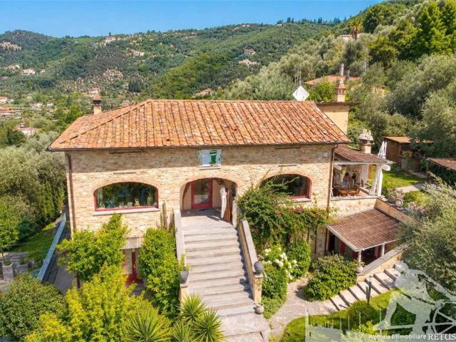 Villa in vendita a Camaiore LU