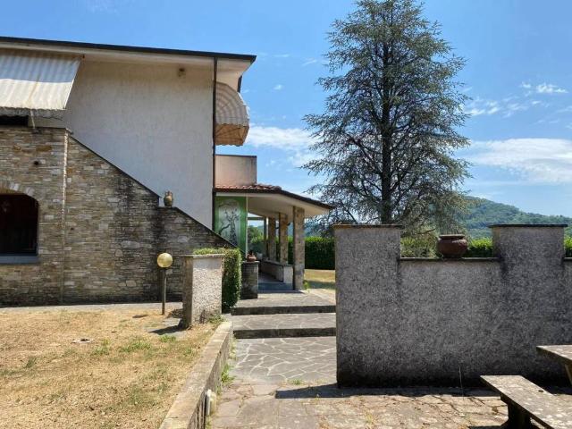 Villa in vendita a Camaiore LU