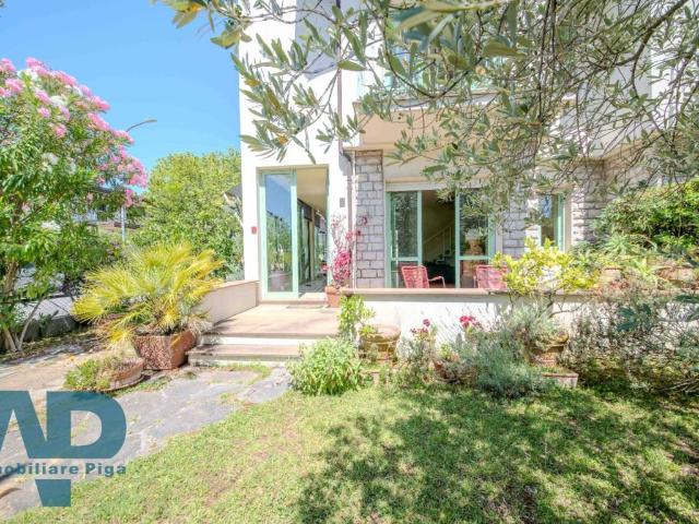 Villa in vendita a Camaiore LU