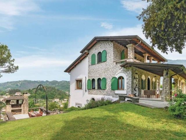 Villa in vendita a Camaiore LU