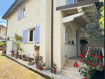 Villa in vendita a Camaiore LU