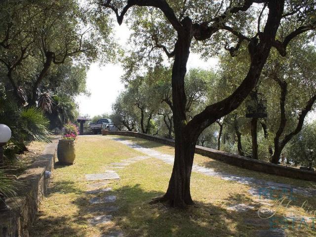 Villa in vendita a Camaiore LU