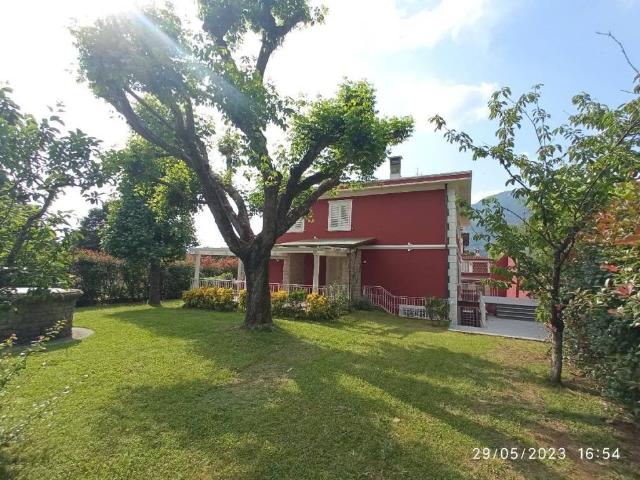 Villa in vendita a Camaiore LU