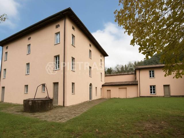 Villa in vendita a Camaiore LU