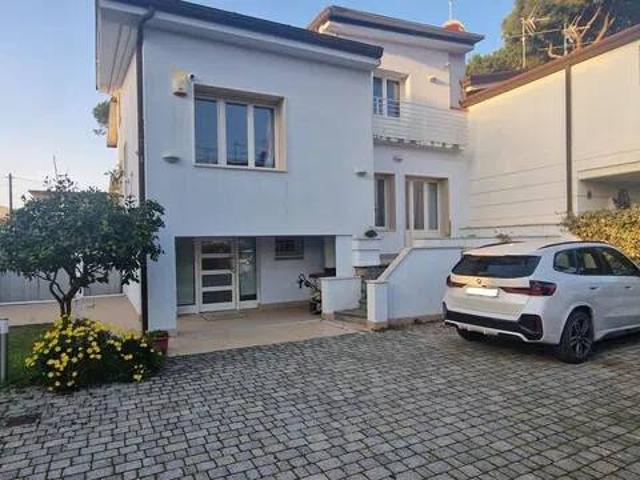 Villa in vendita a Camaiore LU