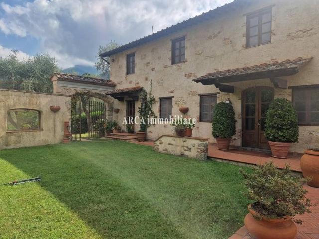 Villa in vendita a Camaiore LU