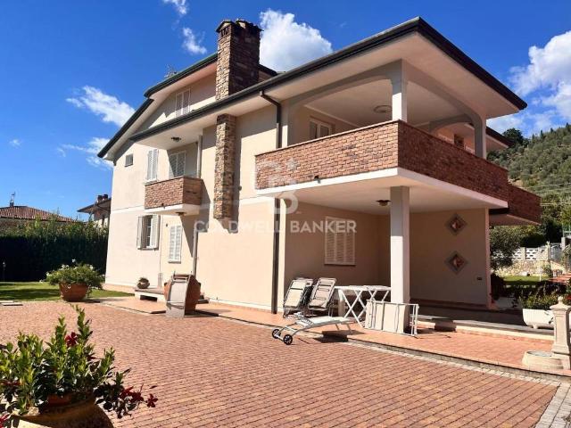Villa in vendita a Camaiore LU