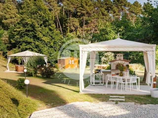 Villa in vendita a Camaiore LU