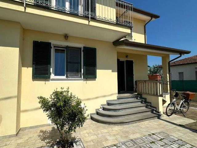 Villa in vendita a Camaiore LU