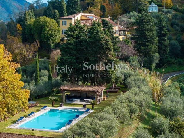 Villa in vendita a Camaiore LU