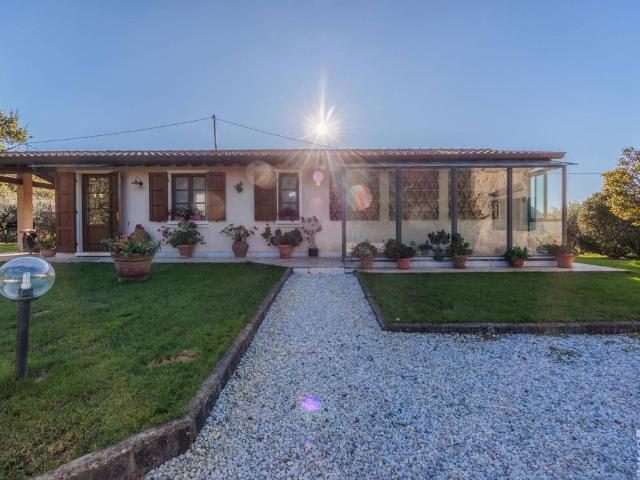 Villa in vendita a Camaiore LU