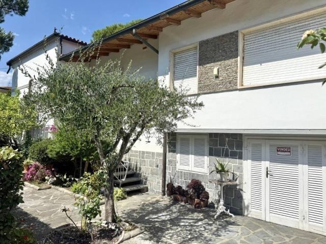 Villa in vendita a Camaiore LU