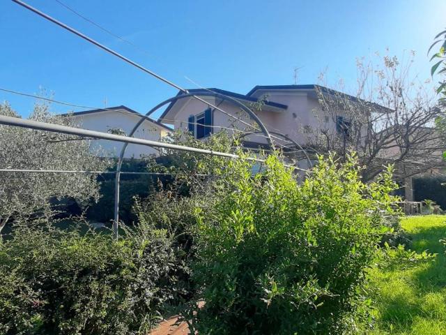 Villa in vendita a Camaiore LU