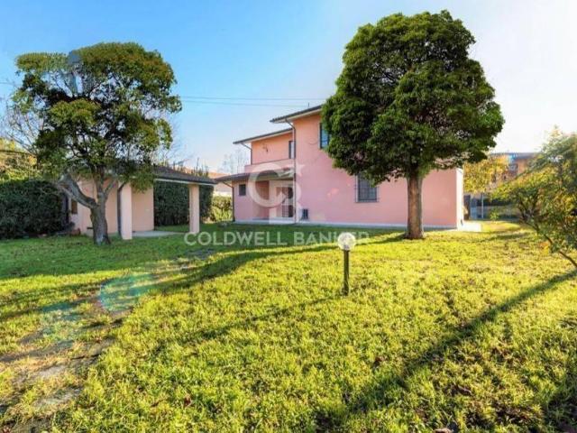 Villa in vendita a Camaiore LU