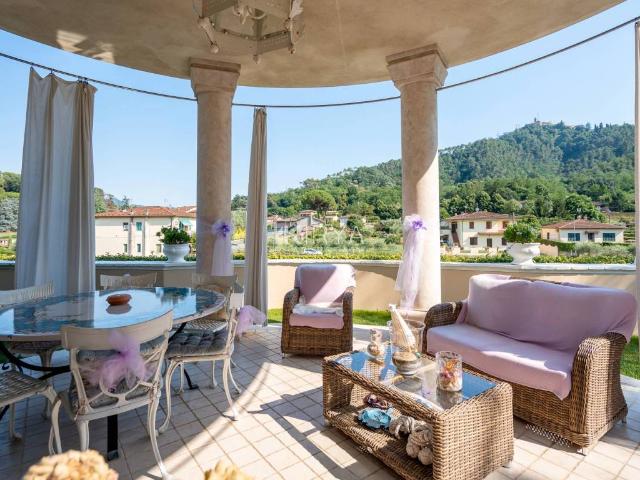 Villa in vendita a Camaiore LU