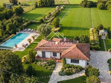 Villa in vendita a Camaiore LU