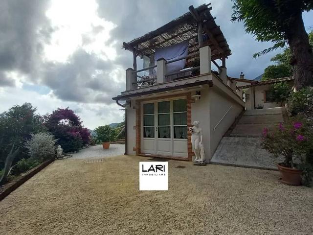 Villa in vendita a Camaiore LU