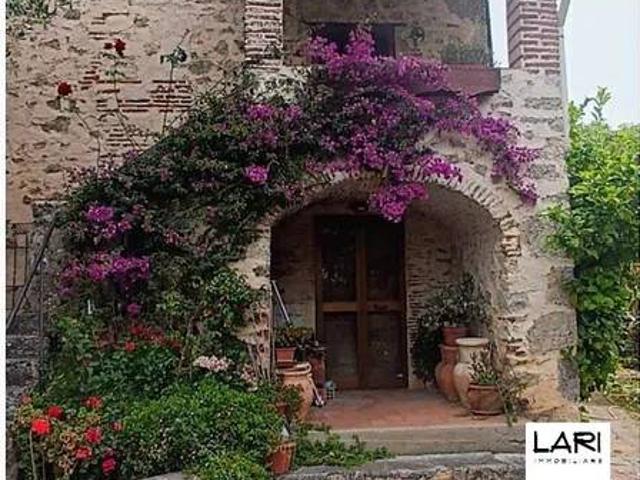 Villa in vendita a Camaiore LU