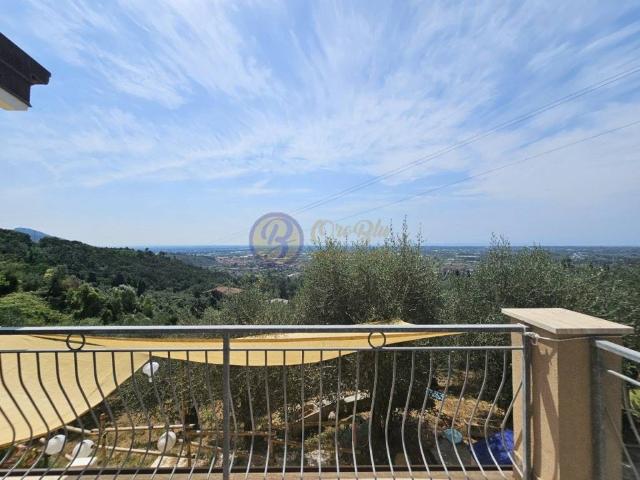 Villa in vendita a Camaiore LU