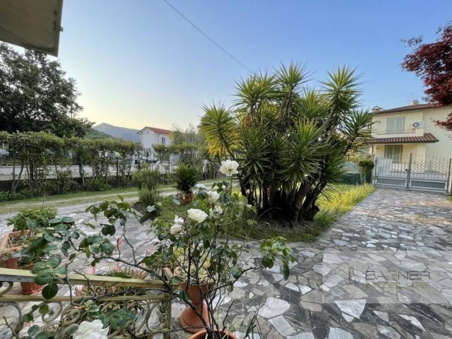 Villa in vendita a Camaiore LU