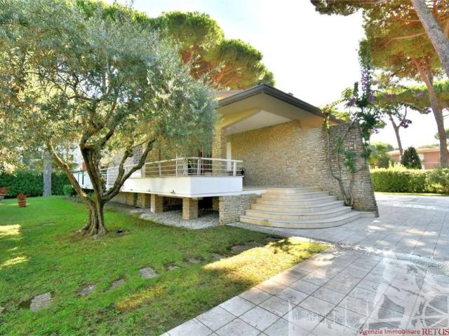 Villa in vendita a Camaiore LU