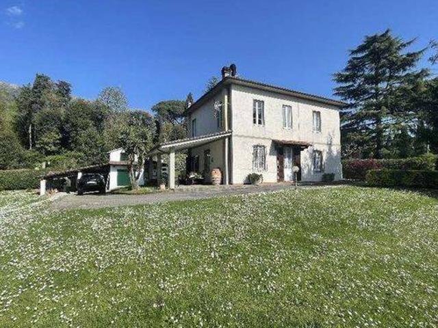 Villa in vendita a Camaiore LU