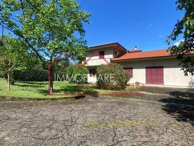 Villa in vendita a Camaiore LU