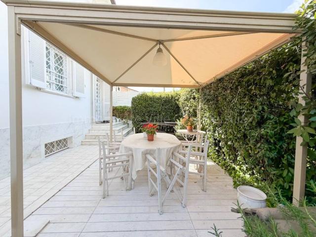Villa in vendita a Camaiore LU