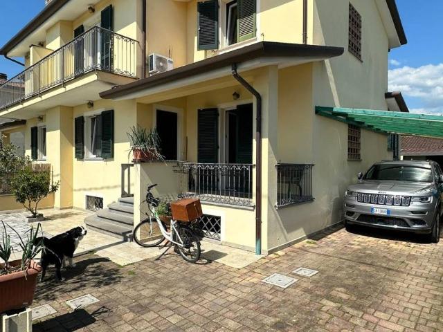 Villa in vendita a Camaiore LU