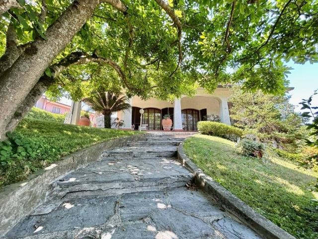 Villa in vendita a Camaiore LU