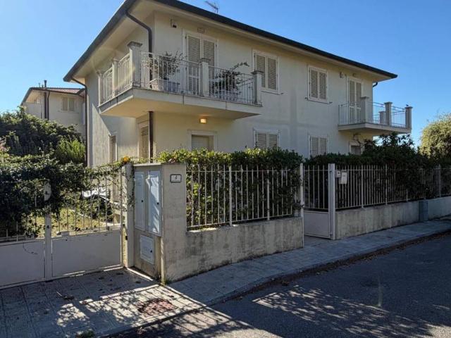 Villa in vendita a Camaiore LU