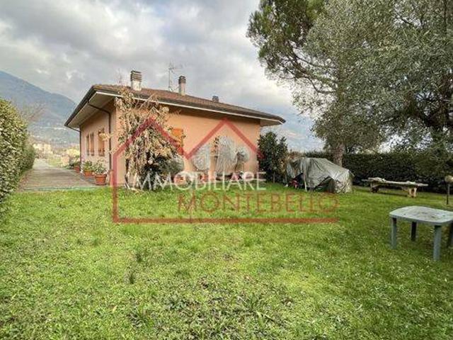 Villa in vendita a Camaiore LU